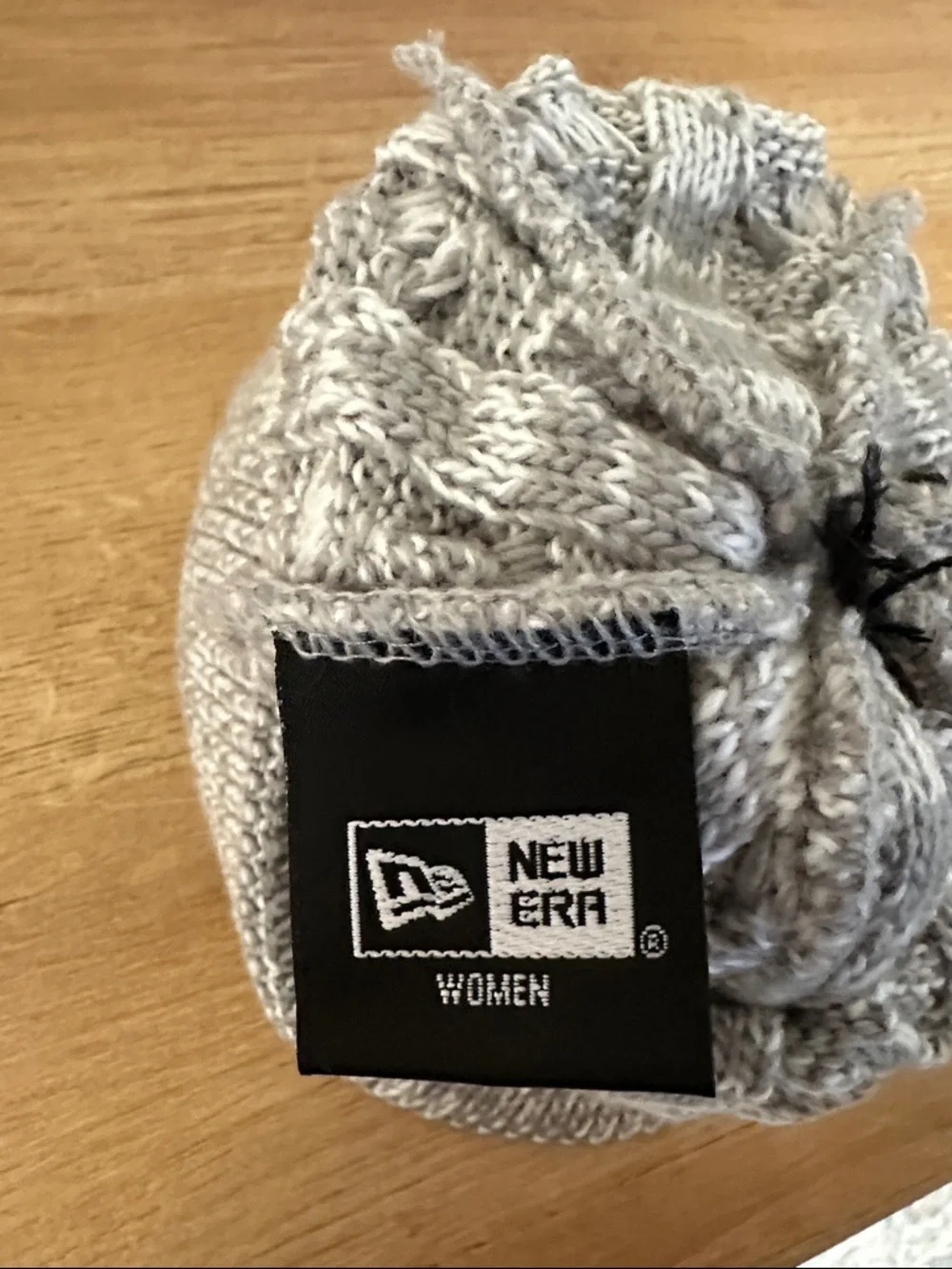 NWT New Era Soho Knitted Pom Winter Hat (2)